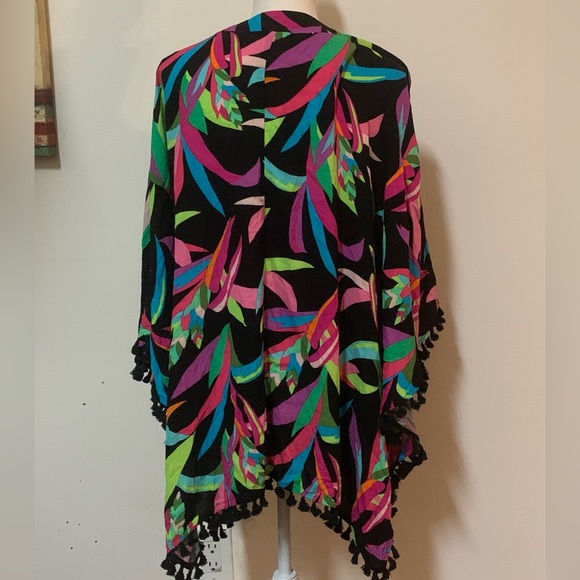 ..Trina Turk Cover up - Picture 4 of 7